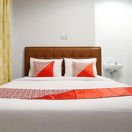 Hotel Oyo 1649 Grya Lavinsa Padang  Zewnętrze zdjęcie