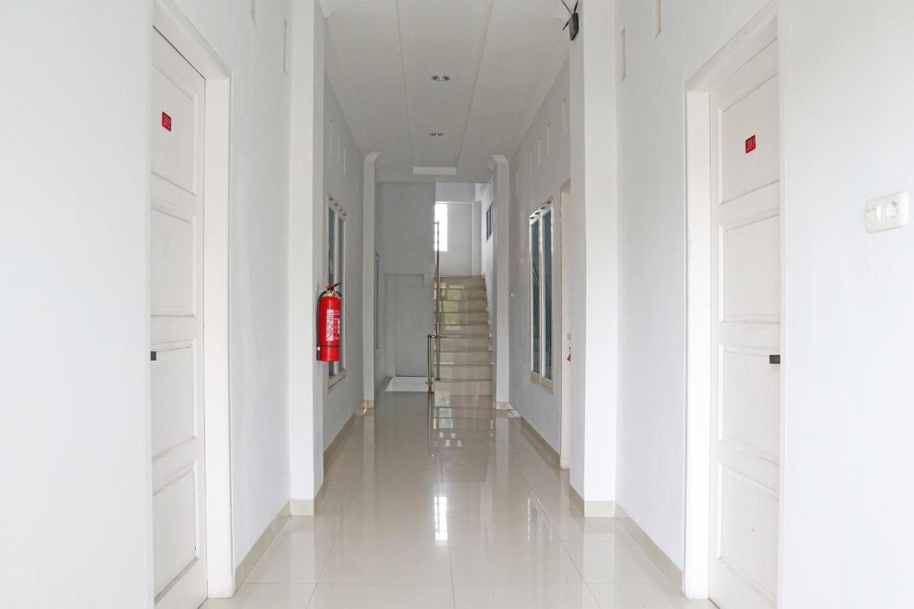 Hotel Oyo 1649 Grya Lavinsa Padang  Zewnętrze zdjęcie