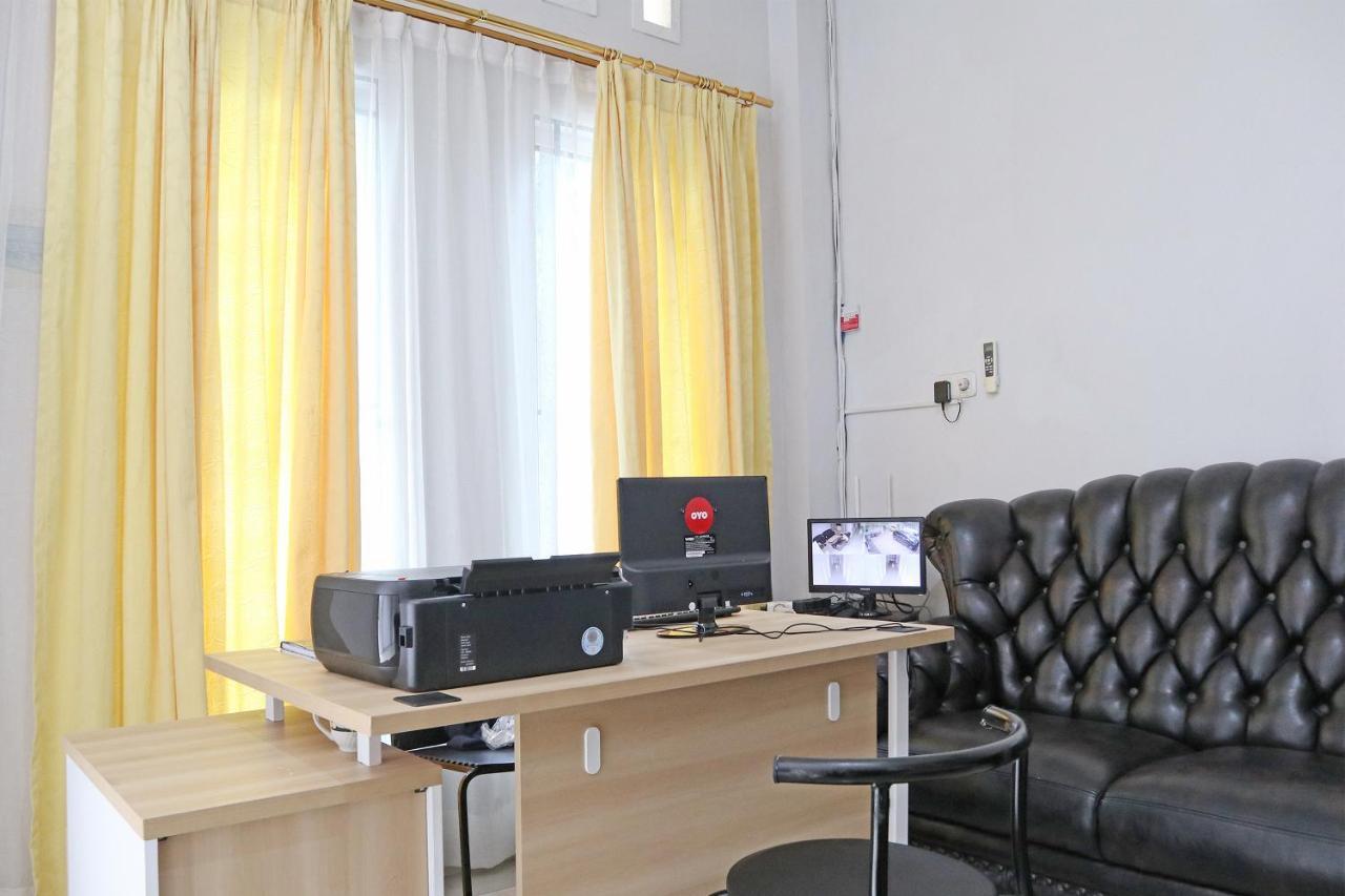 Hotel Oyo 1649 Grya Lavinsa Padang  Zewnętrze zdjęcie