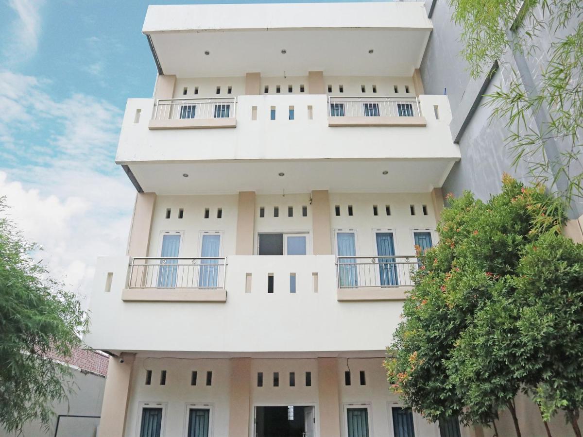 Hotel Oyo 1649 Grya Lavinsa Padang  Zewnętrze zdjęcie