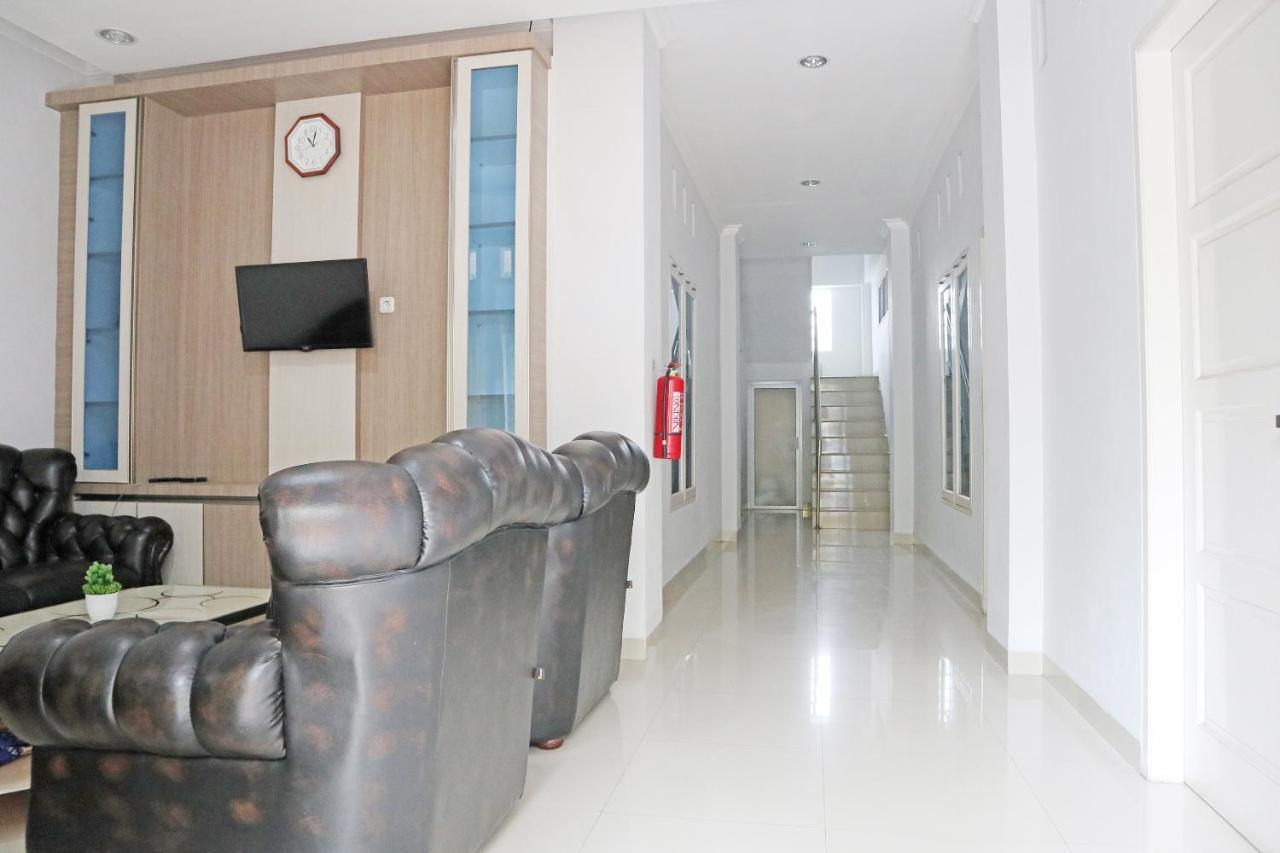 Hotel Oyo 1649 Grya Lavinsa Padang  Zewnętrze zdjęcie