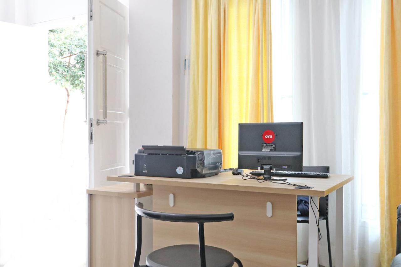Hotel Oyo 1649 Grya Lavinsa Padang  Zewnętrze zdjęcie