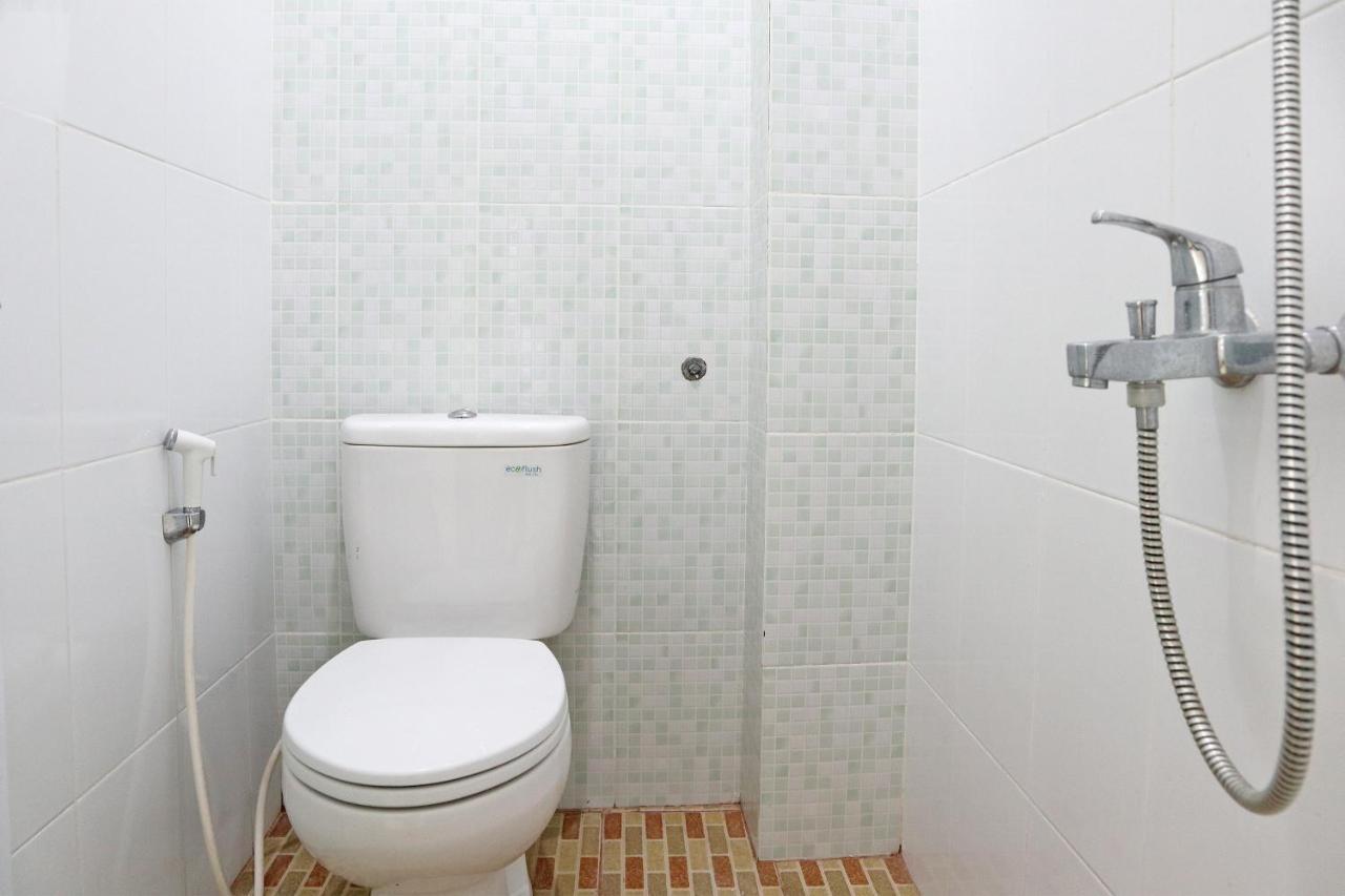 Hotel Oyo 1649 Grya Lavinsa Padang  Zewnętrze zdjęcie