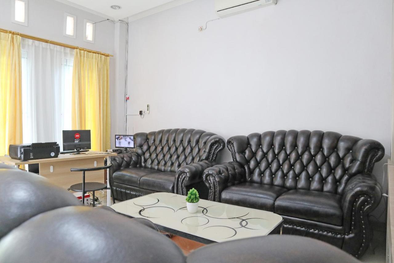 Hotel Oyo 1649 Grya Lavinsa Padang  Zewnętrze zdjęcie