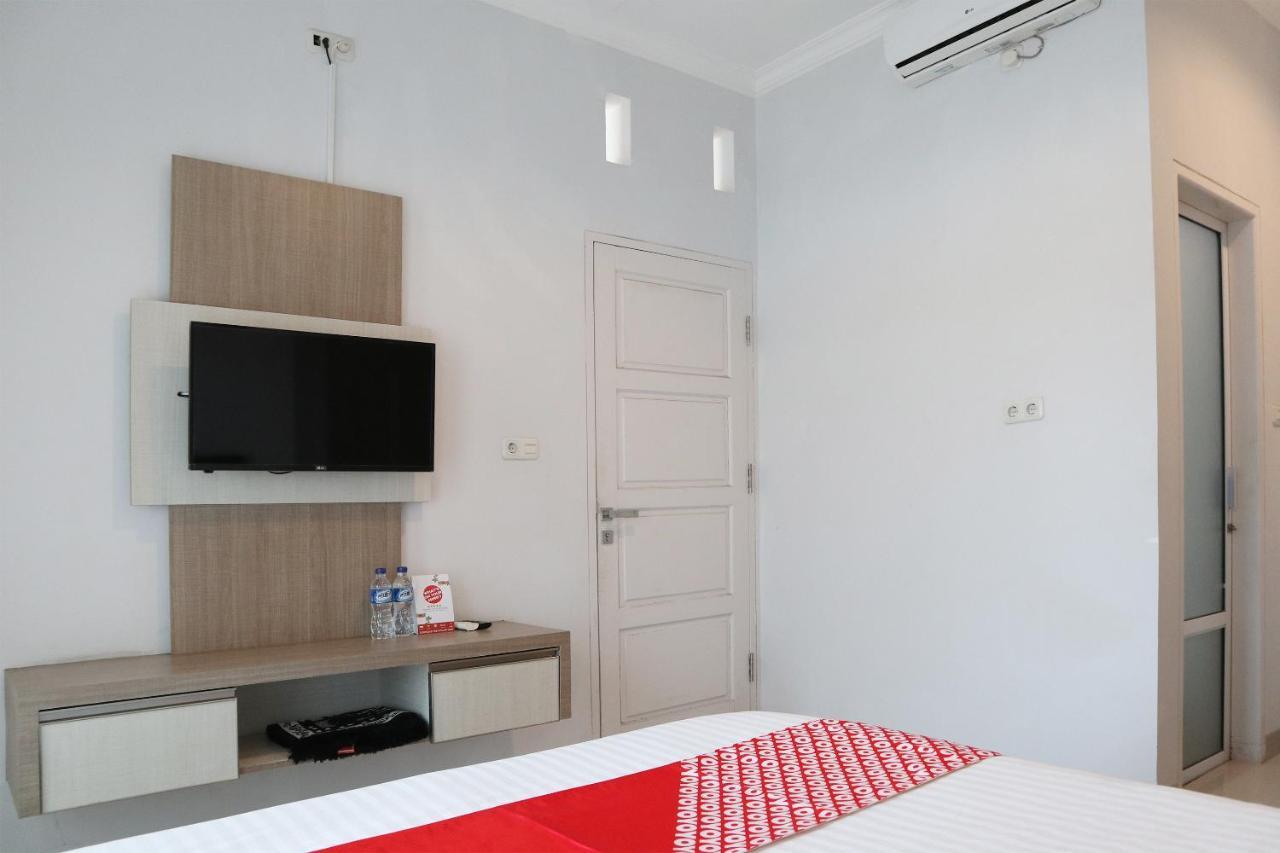 Hotel Oyo 1649 Grya Lavinsa Padang  Zewnętrze zdjęcie