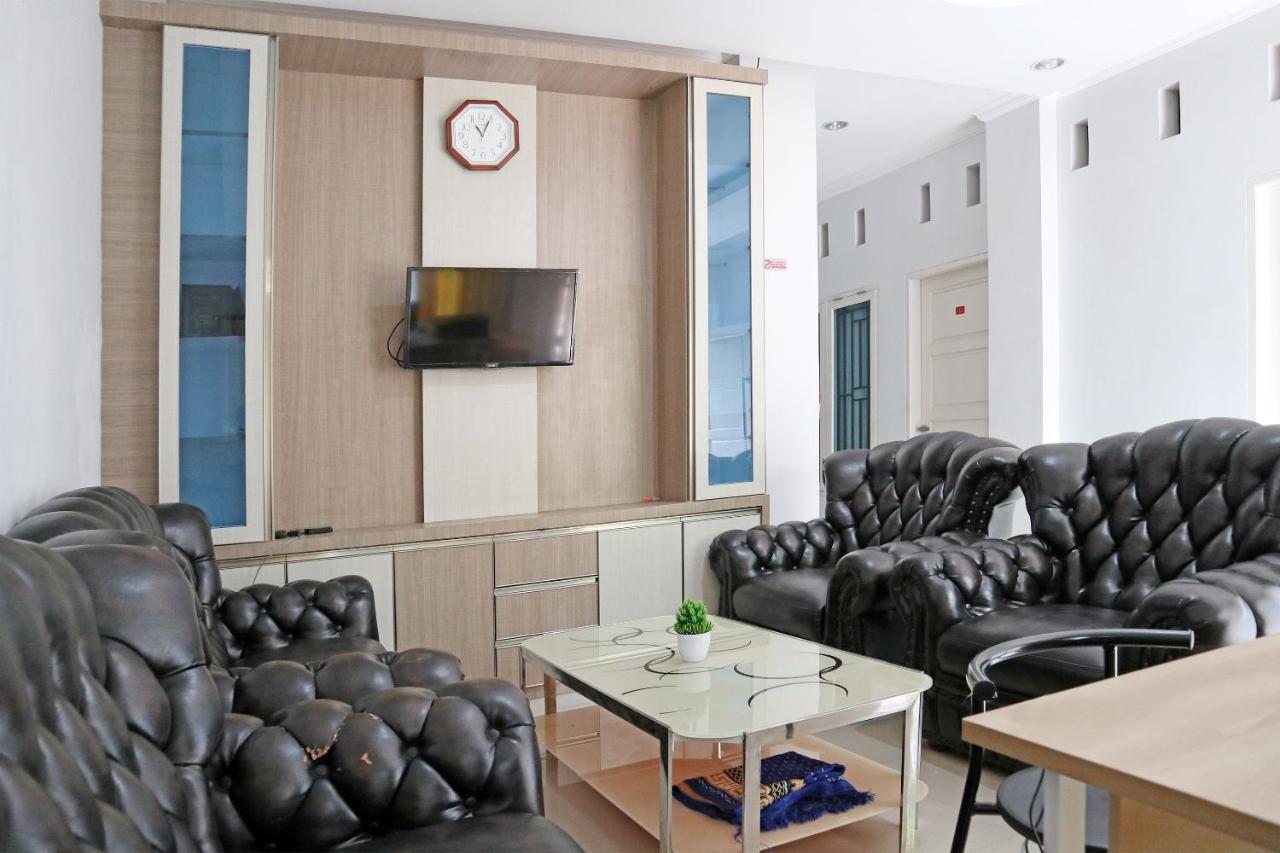Hotel Oyo 1649 Grya Lavinsa Padang  Zewnętrze zdjęcie